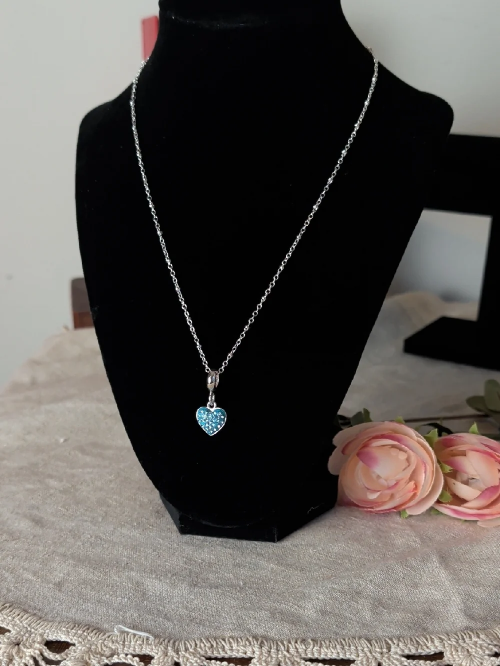 DaVinci Blue Rhinestone Heart Pendant Necklace | Y2K Silver Tone Charm Necklace